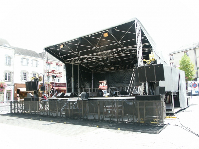 Delaunay Productions - Équipements - Scene mobille Stage car 4 62m²